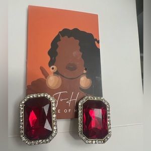 PreOwned Elegant Ruby Red Gemstone Crystal Trimmed Elegant Clip On Earrings